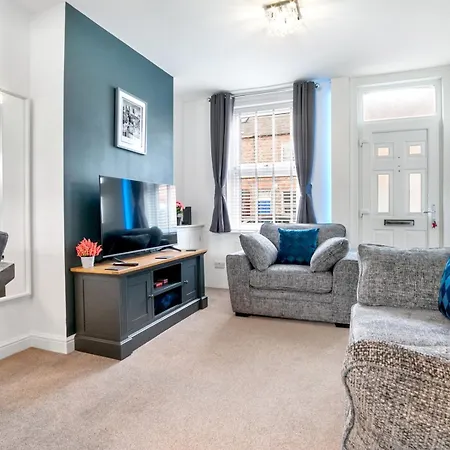 Refurbished 2 Bed Close To - Pass The Keys 요크