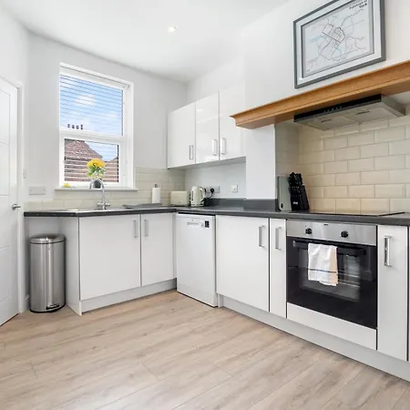 Refurbished 2 Bed Close To - Pass The Keys * 요크