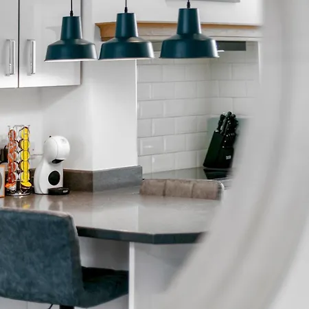 Refurbished 2 Bed Close To - Pass The Keys * Йорк