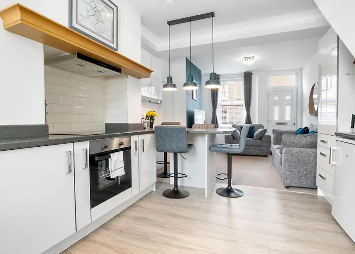 Дом отдыха Refurbished 2 Bed Close To - Pass The Keys Йорк