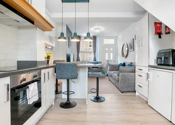 Дом отдыха Refurbished 2 Bed Close To - Pass The Keys