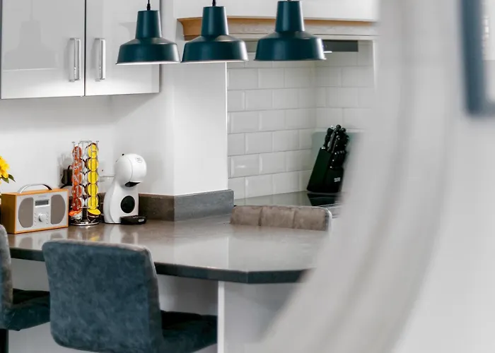 Refurbished 2 Bed Close To - Pass The Keys * Йорк