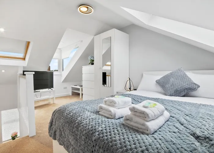 Refurbished 2 Bed Close To - Pass The Keys