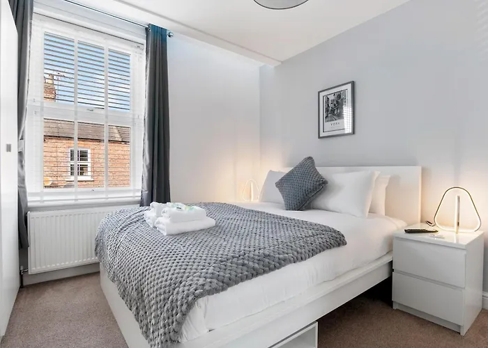 Refurbished 2 Bed Close To - Pass The Keys