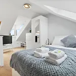 Refurbished 2 Bed Close To - Pass The Keys